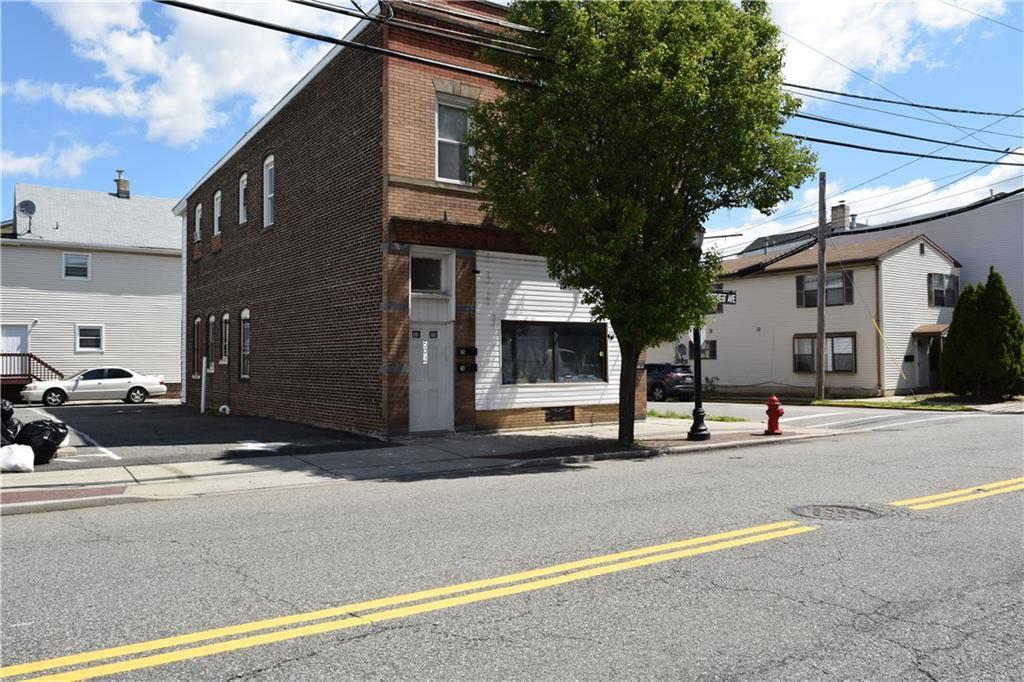 594 Roosevelt Avenue - Photo 1