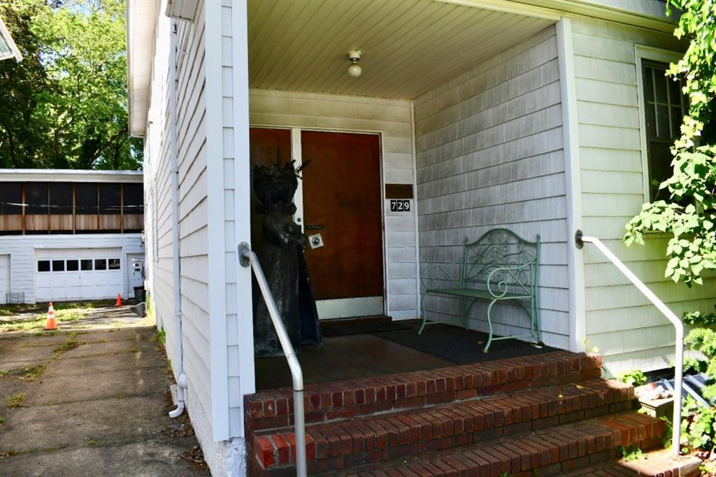 729 Raritan Avenue - Photo 1