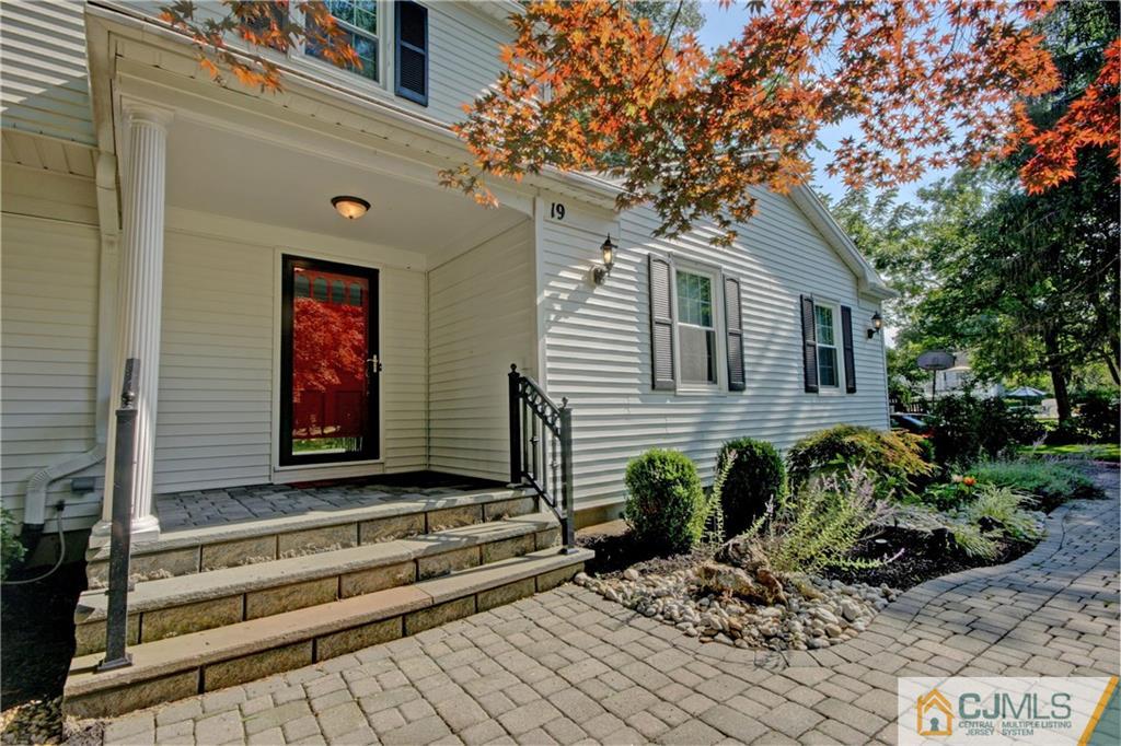 19 Algonquin Road - Photo 1