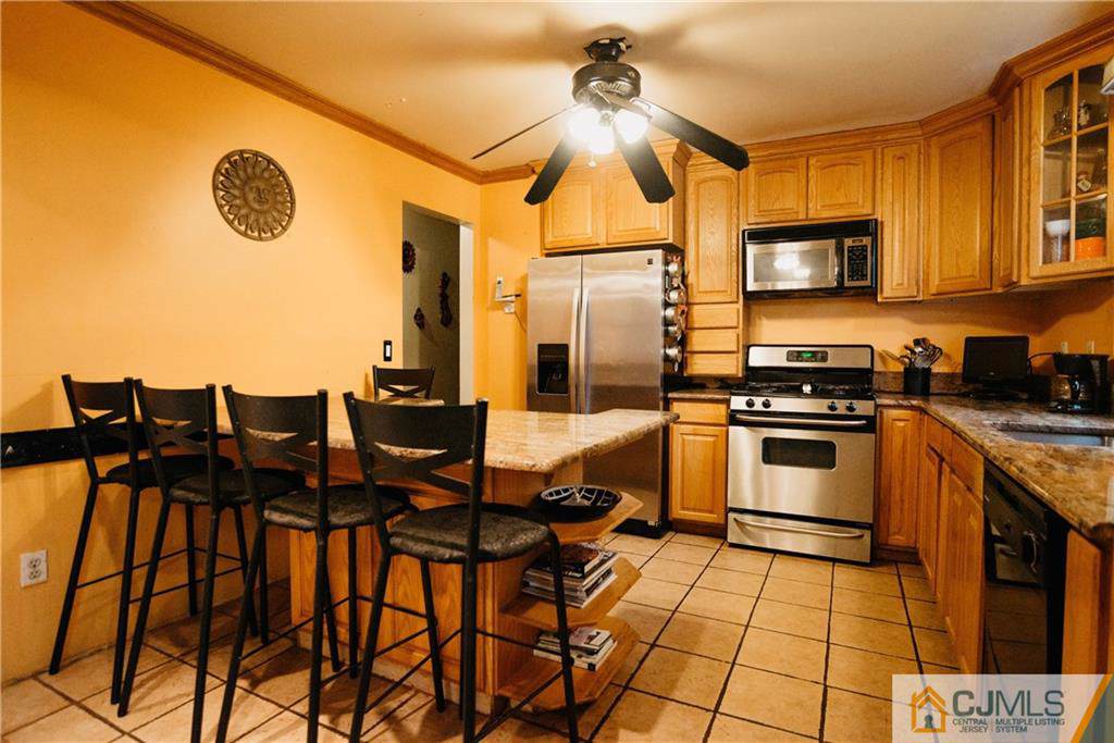 883 Inman Avenue - Photo 1