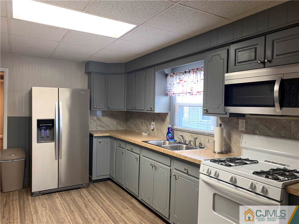 17 Laurel Street - Photo 1