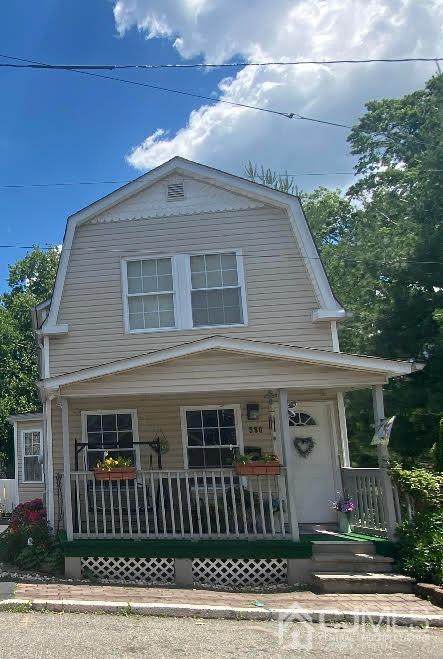 562 Raritan Avenue - Photo 1