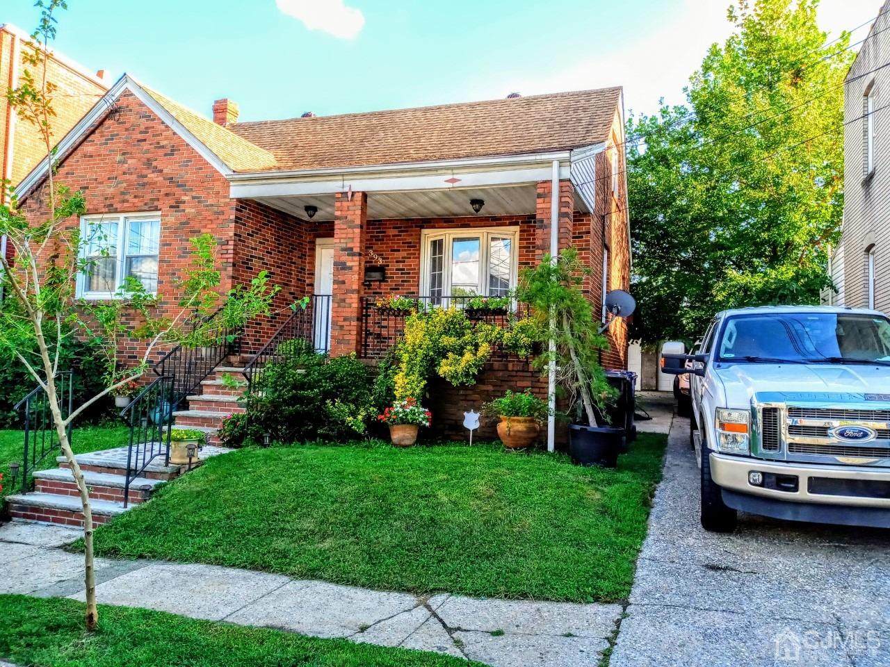 393 Summit Avenue - Photo 1