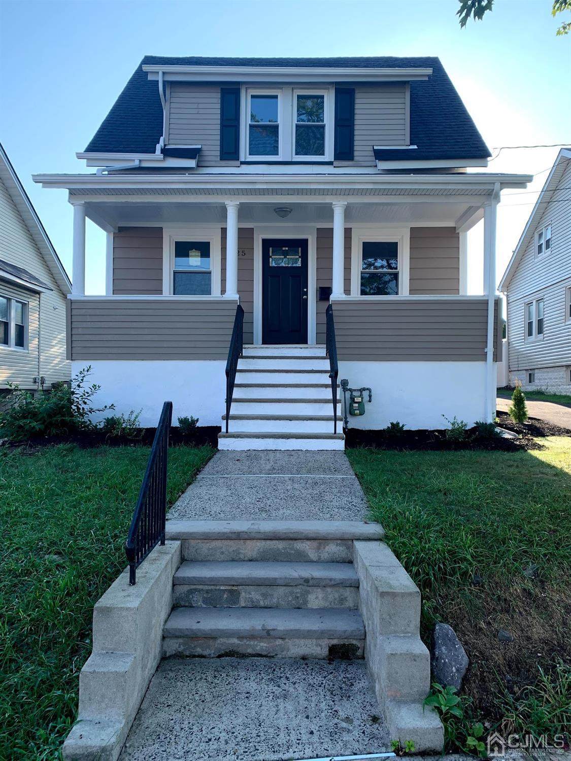 625 Hubbard Avenue - Photo 1