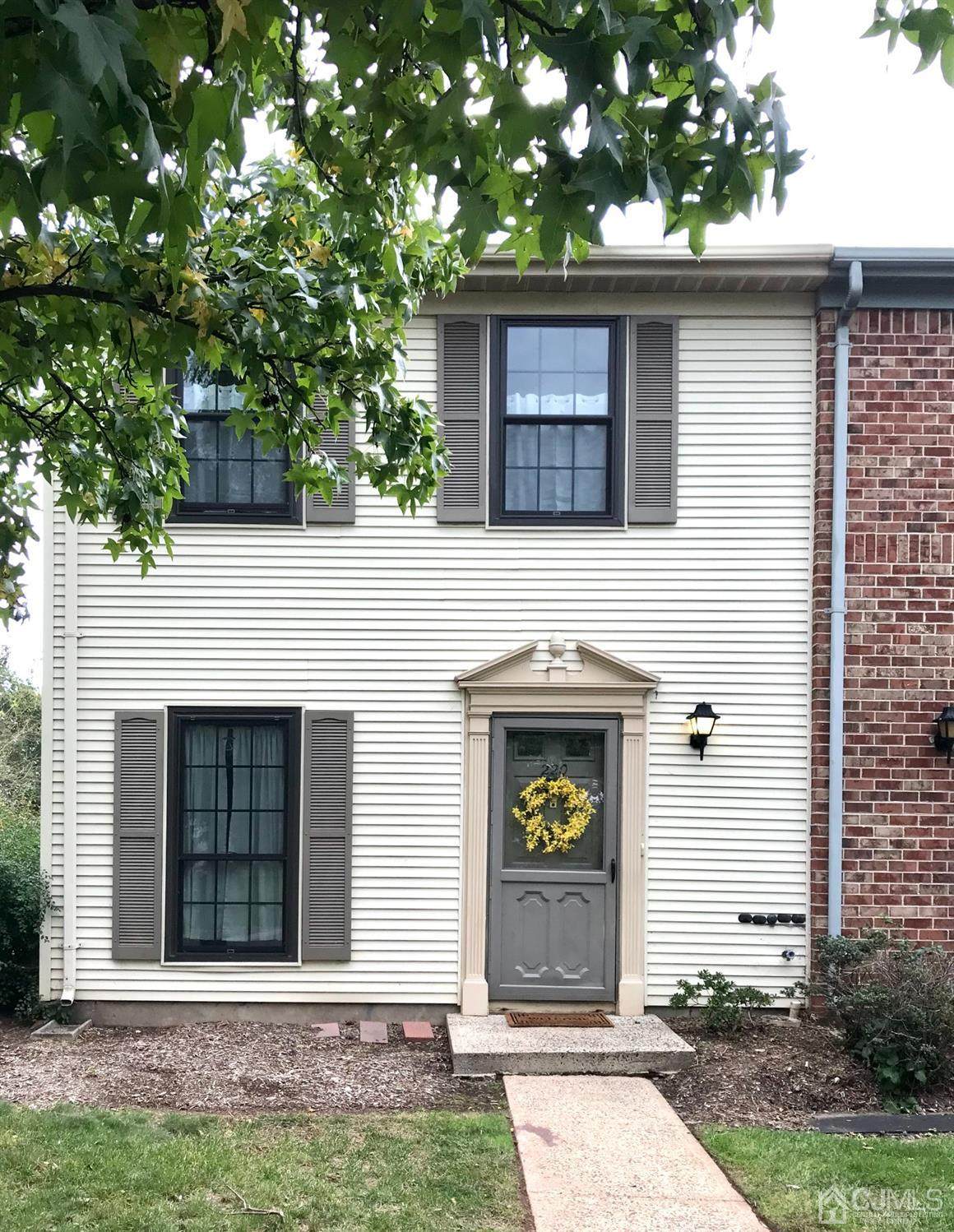 220 Hampshire Court - Photo 1