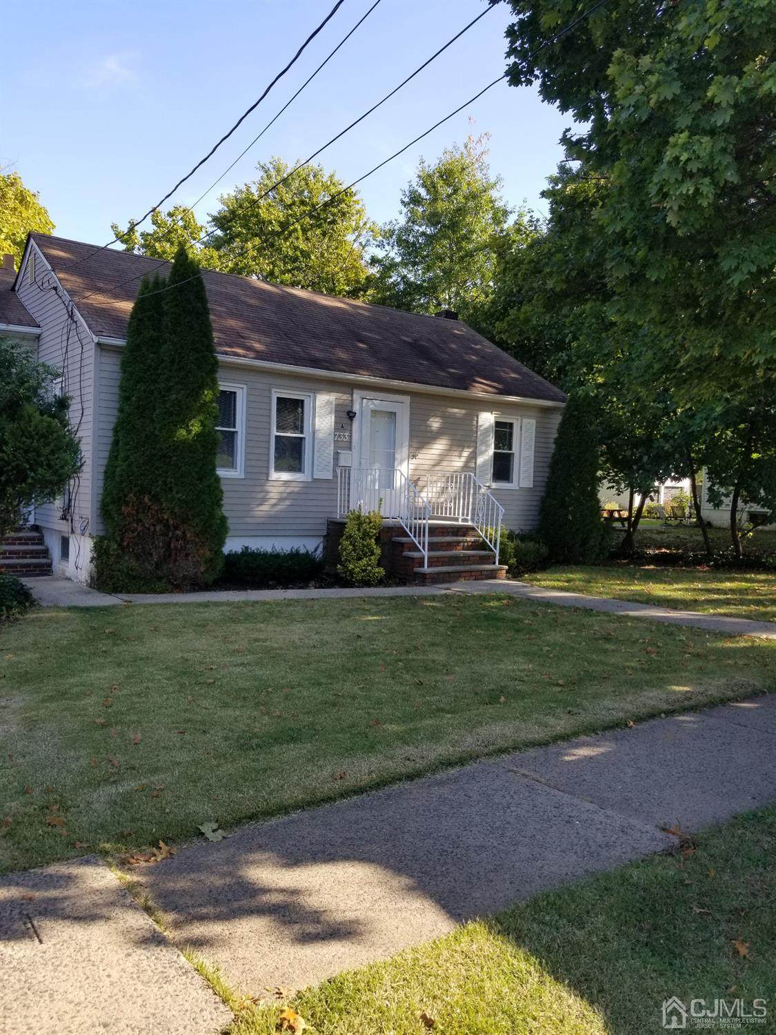 733 Pine Street - Photo 1