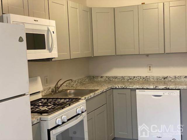 4 Lake Avenue - Photo 1