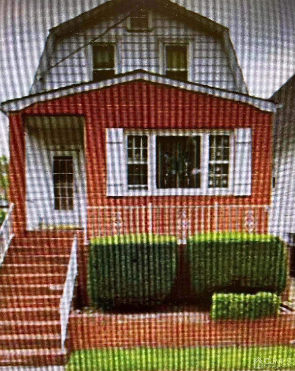 569 Raritan Avenue - Photo 1