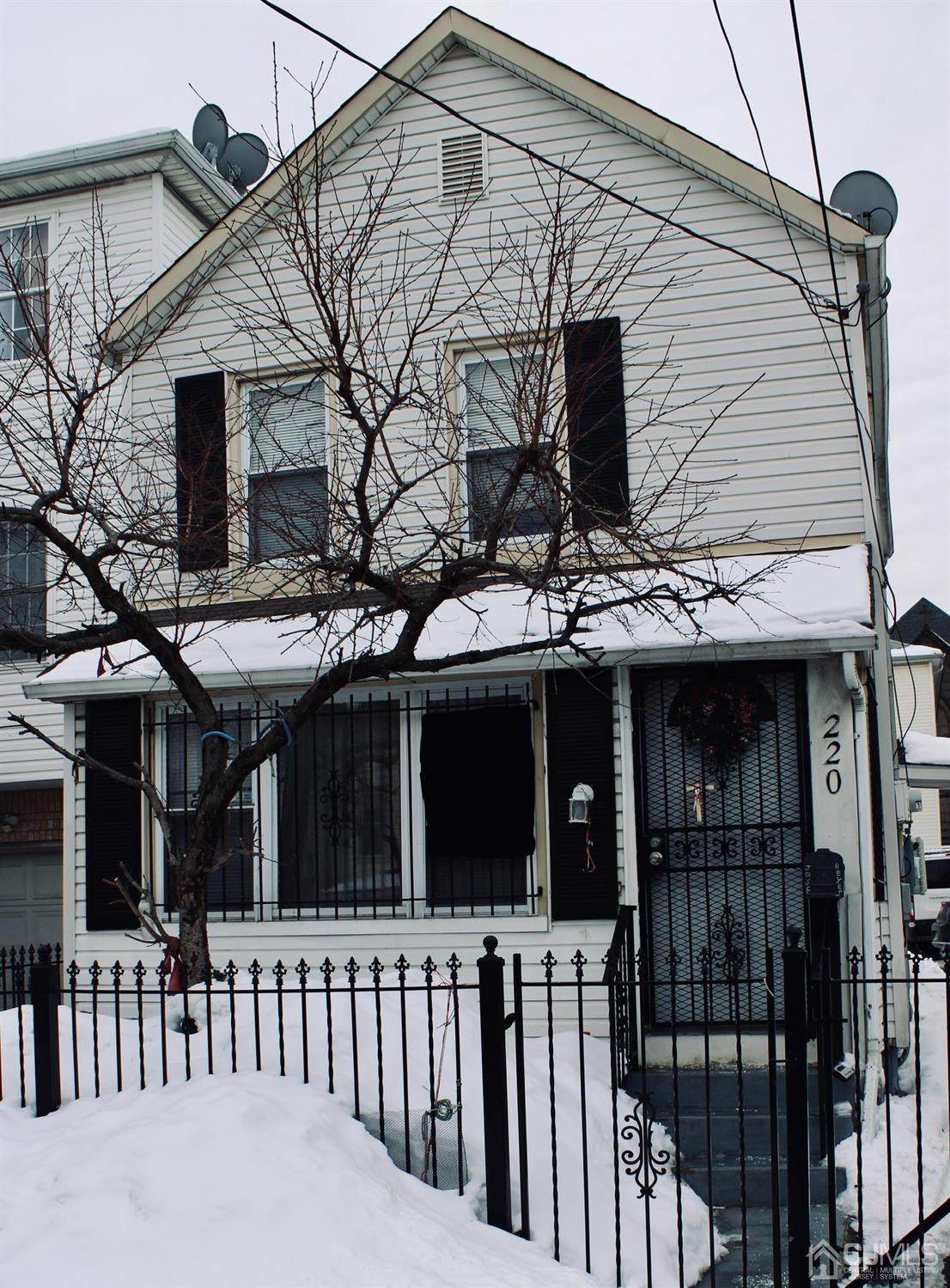 220 Bond Street - Photo 1