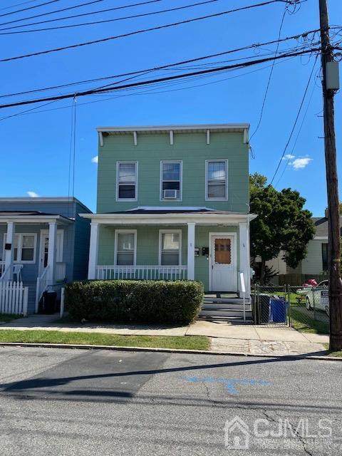 588 Johnstone Street - Photo 1