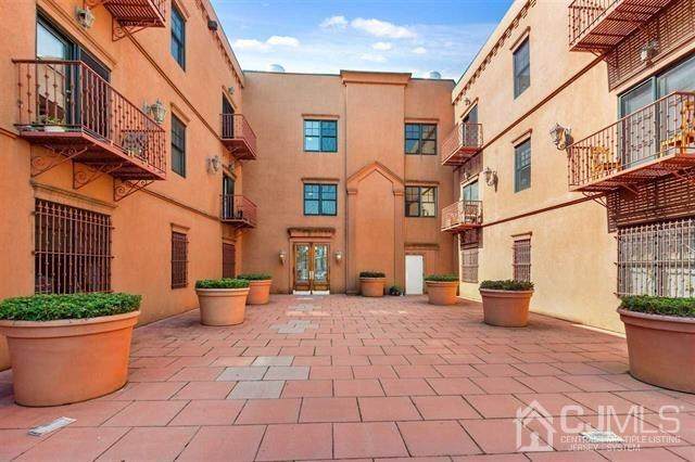 85 Broadway - Photo 1