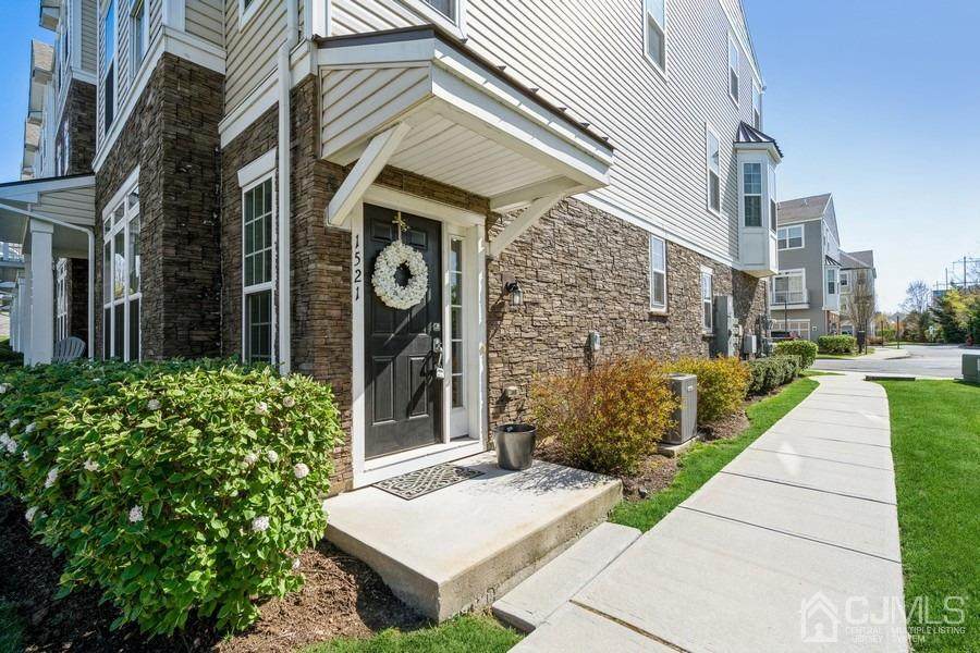 1521 Hudson Circle - Photo 1