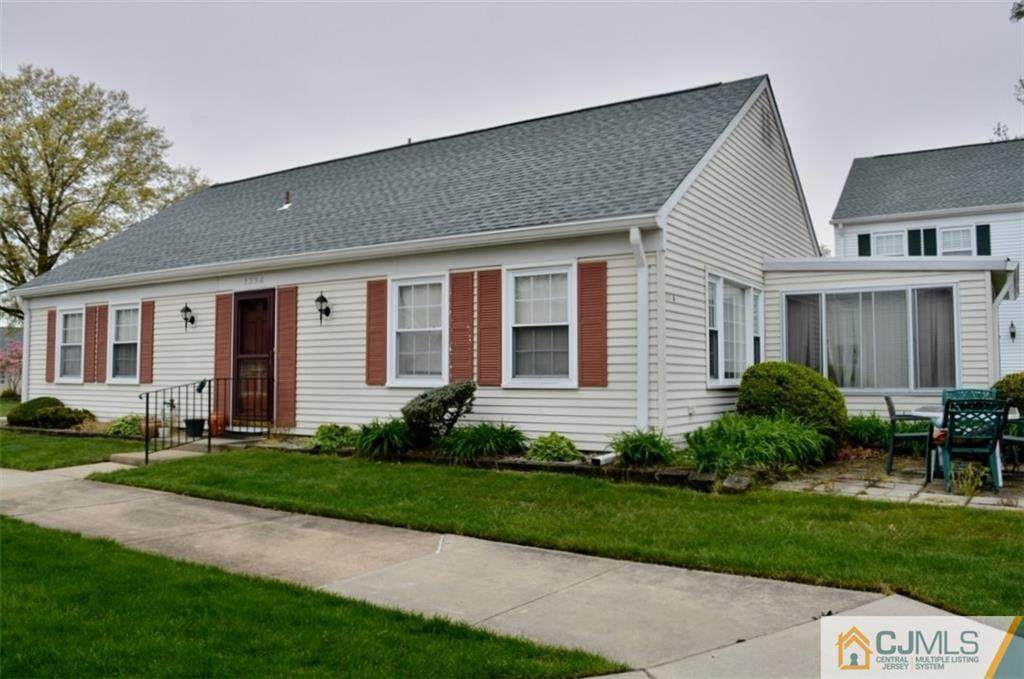 333 Newport Way - Photo 1