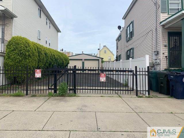 312 Goodwin Street - Photo 1