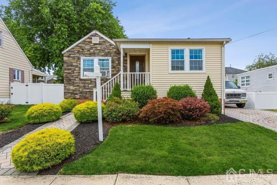 709 Raritan Avenue - Photo 1