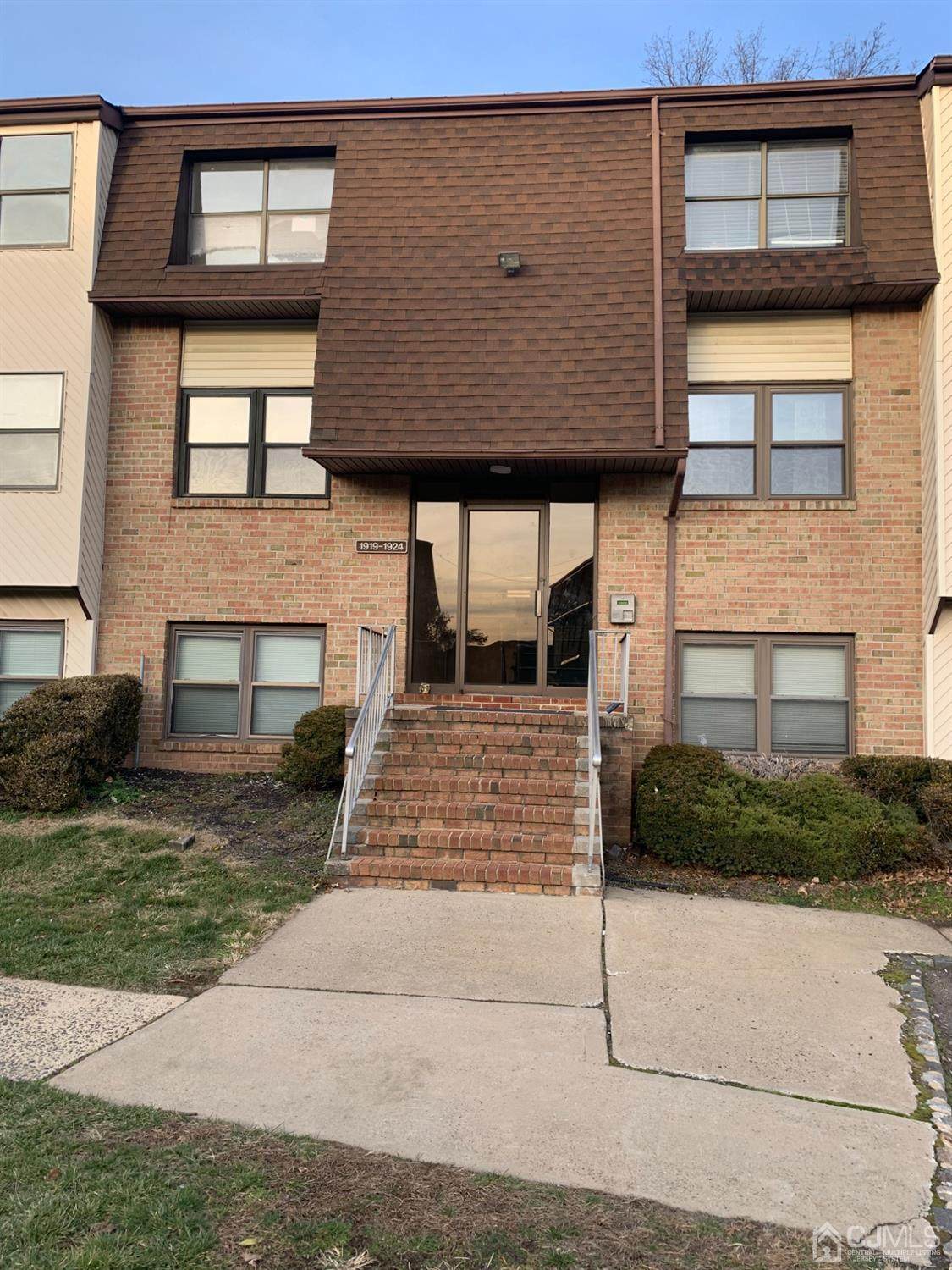 1923 Raspberry Court - Photo 1