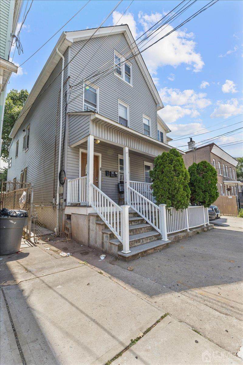 546 Livingston St - Photo 1