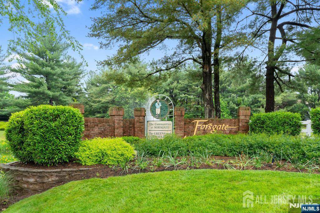 87 Fairway Boulevard - Photo 1