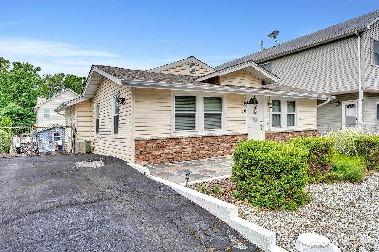 220 Birchwood Drive - Photo 1