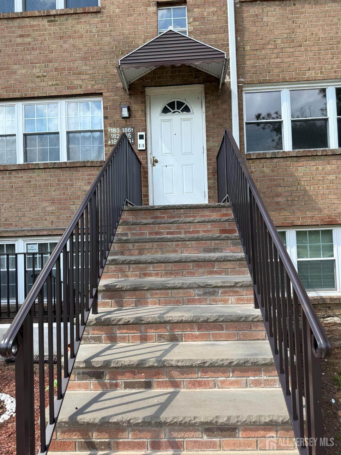 185 College Drive - Photo 1