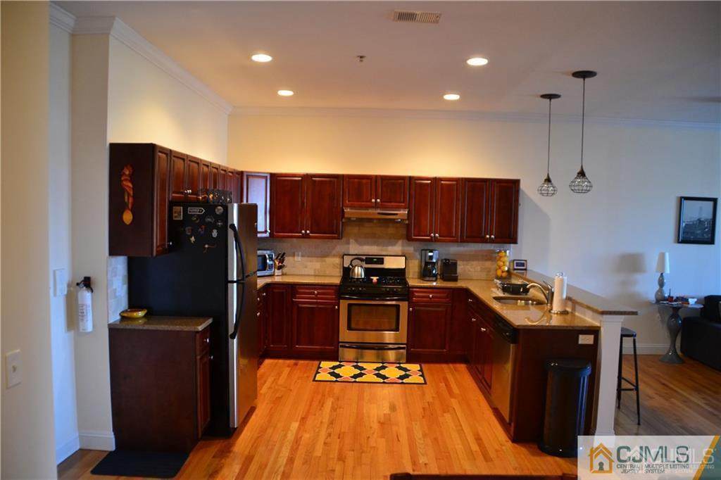 547 547 Sayre Ave Avenue - Photo 1