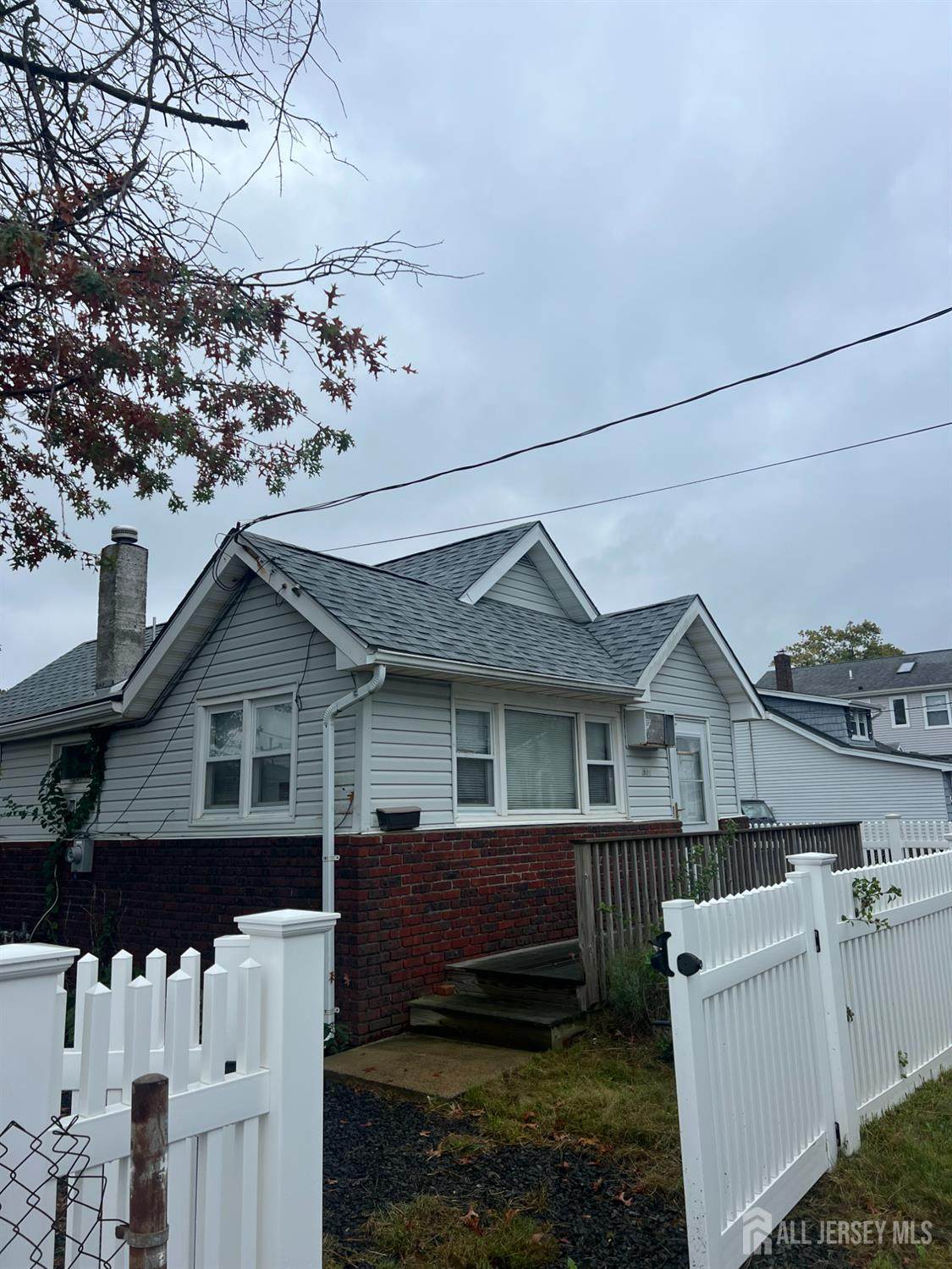 301 Shoreland Circle - Photo 1