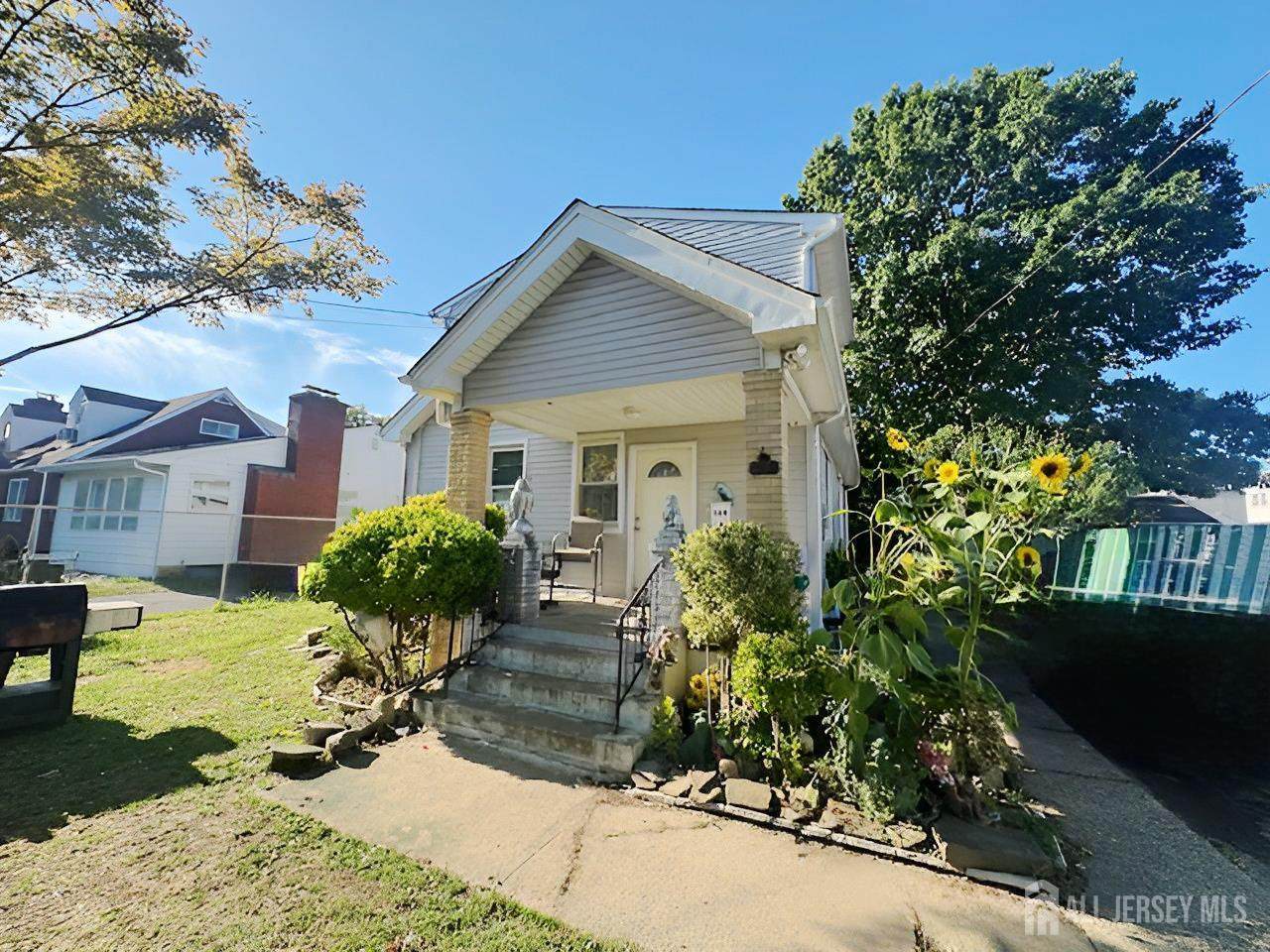 988 Elmer Place - Photo 1