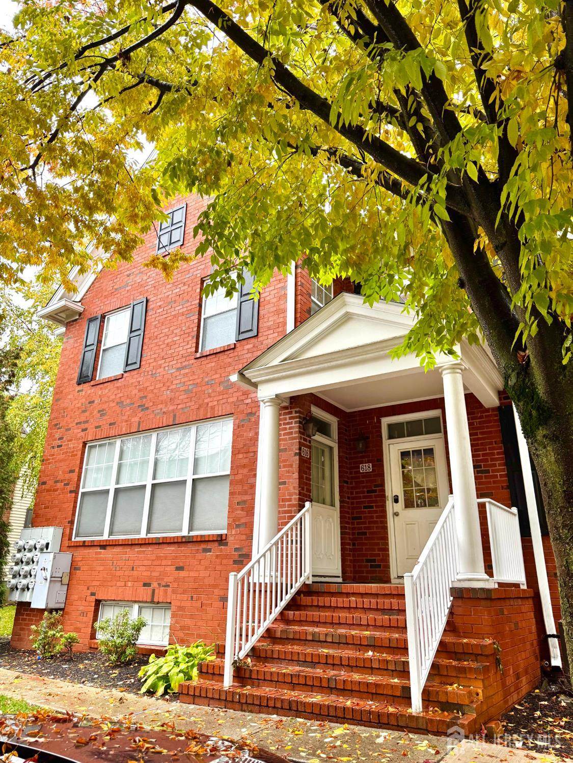 616 Middlesex Avenue - Photo 1