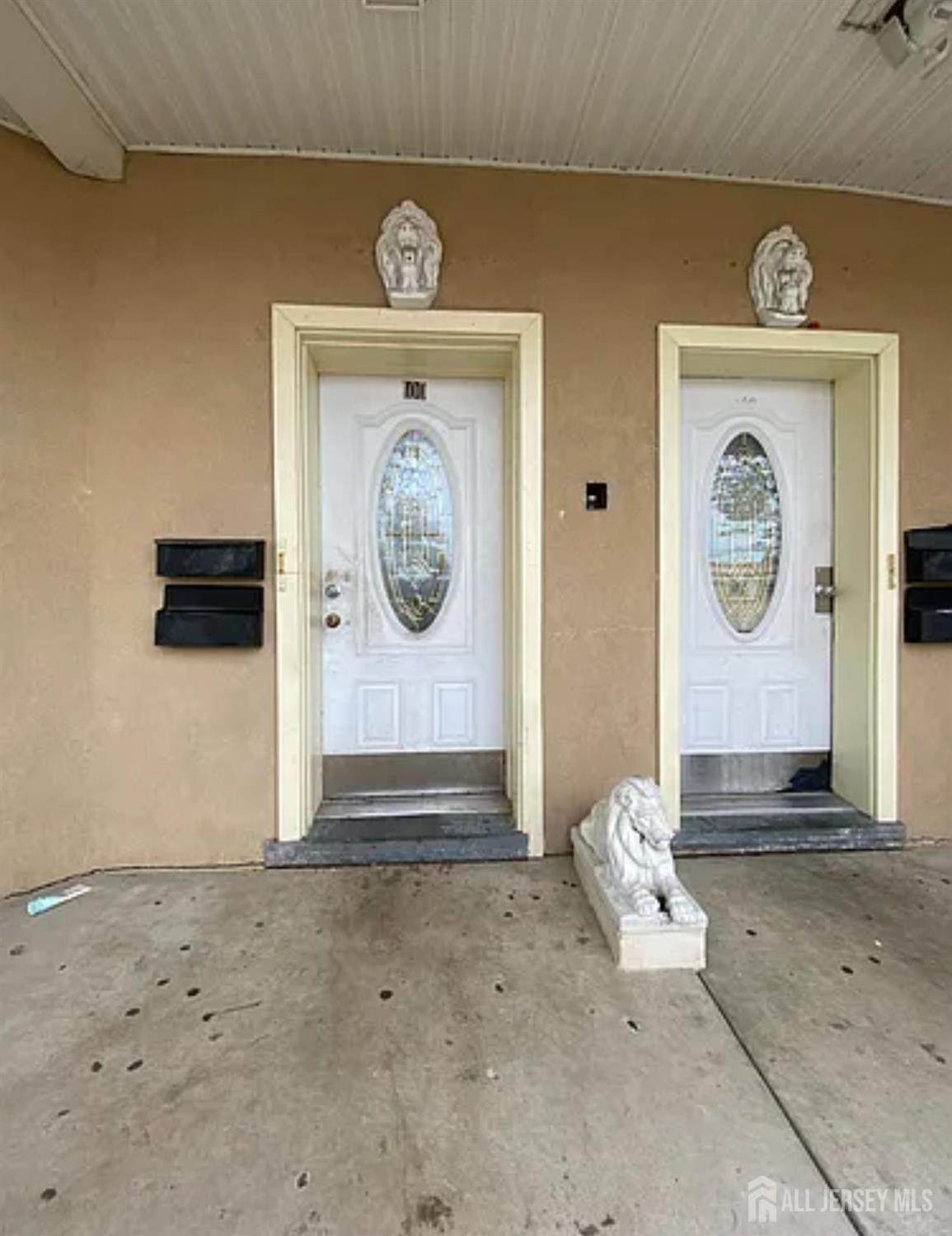 98 Catalpa Avenue - Photo 1