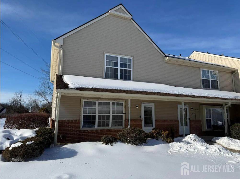 942 Thomas Avenue - Photo 1