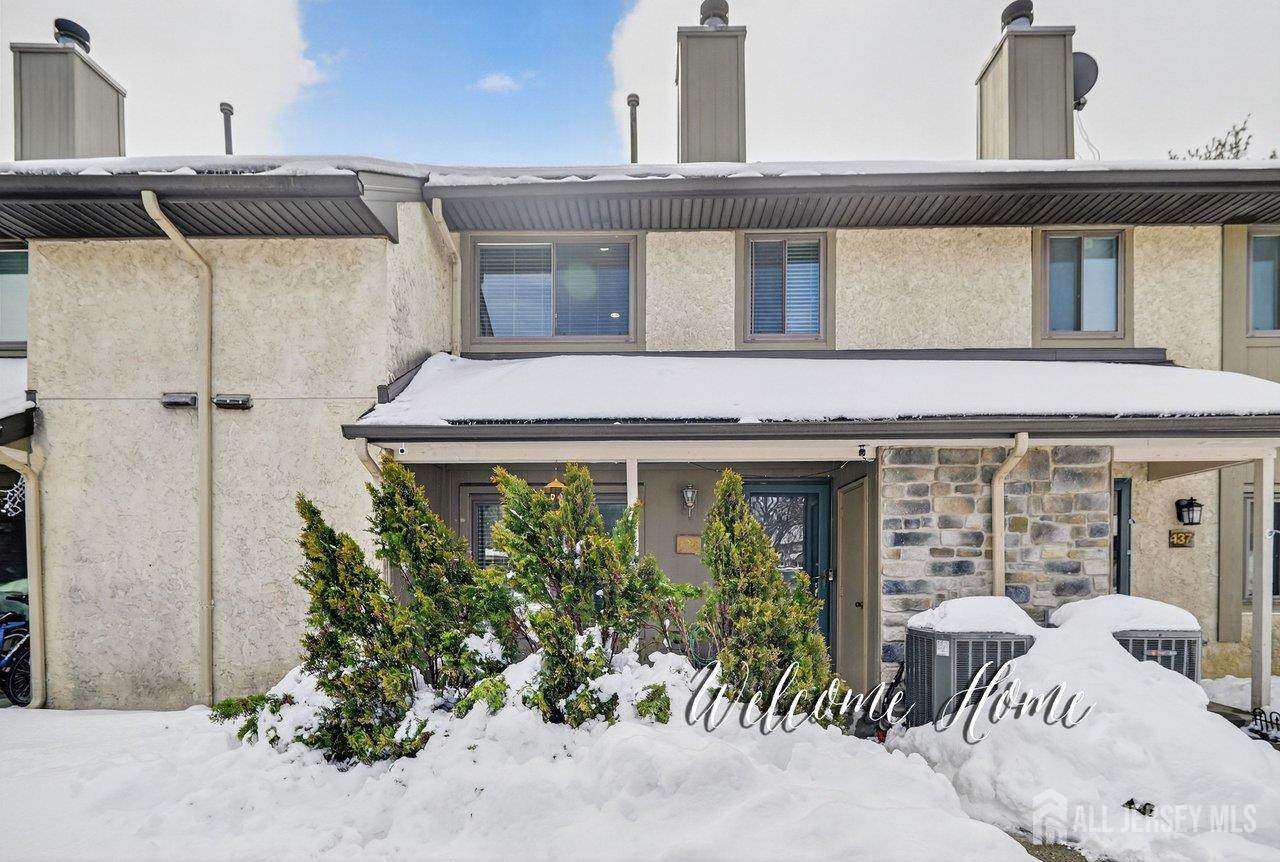 136 Hampshire Drive - Photo 1