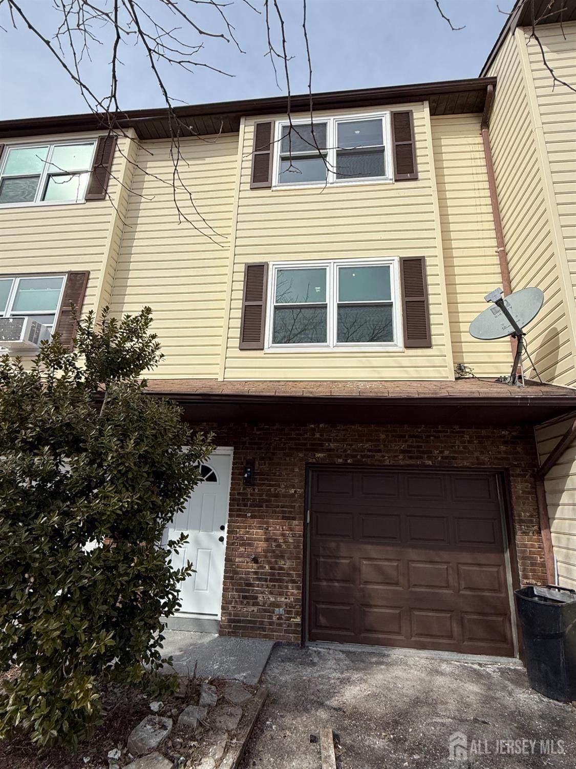 25 Essex Street - Photo 1