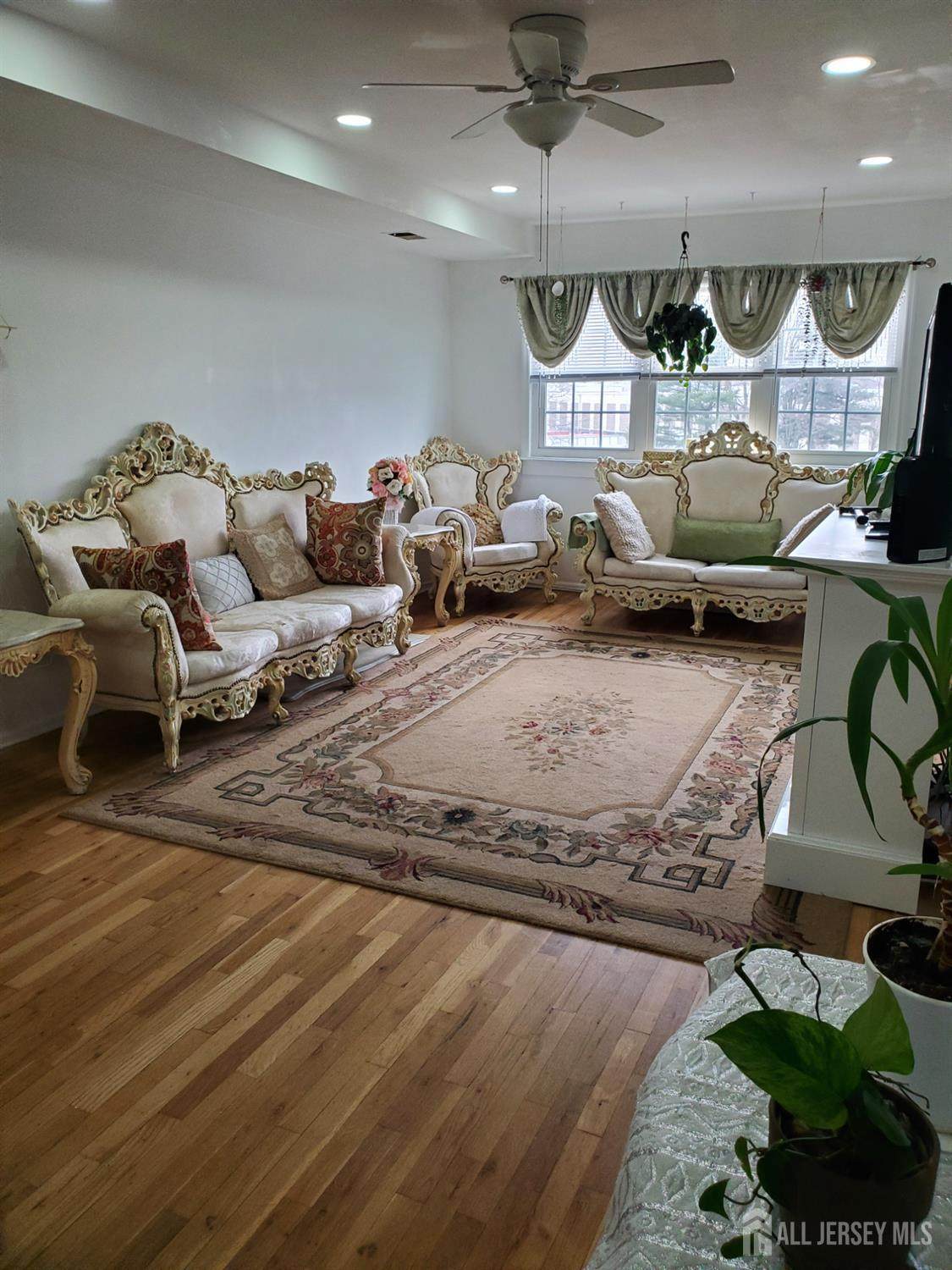 333 College Drive - Photo 1