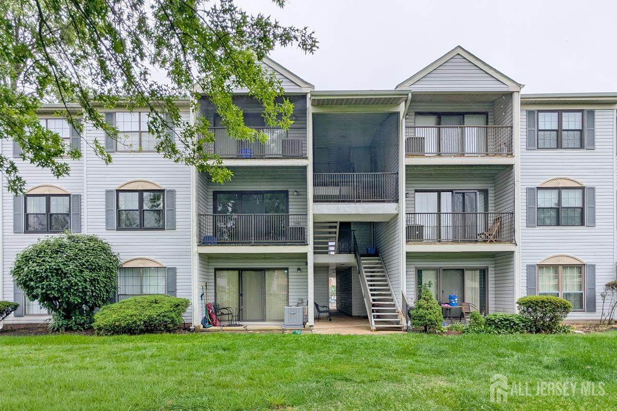 372 Lancaster Court - Photo 1