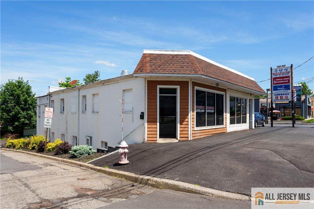 1663 Lincoln Highway - Photo 1