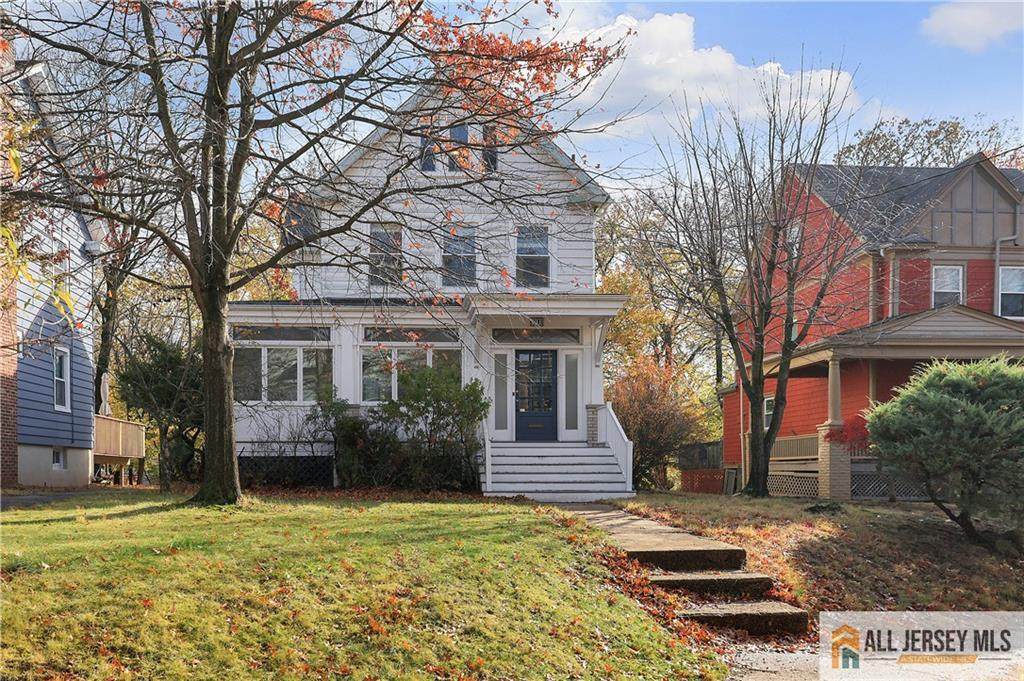 100 Lawrence Avenue - Photo 1