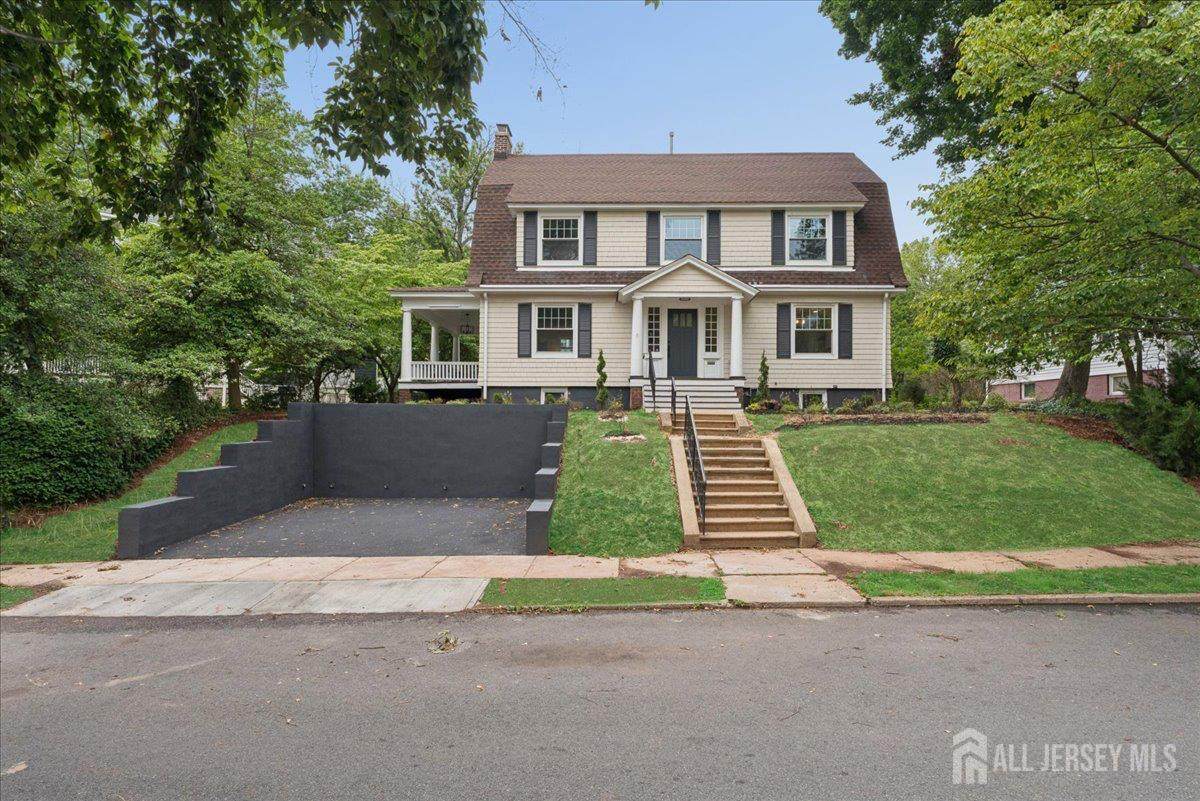 91 Lawrence Avenue - Photo 1