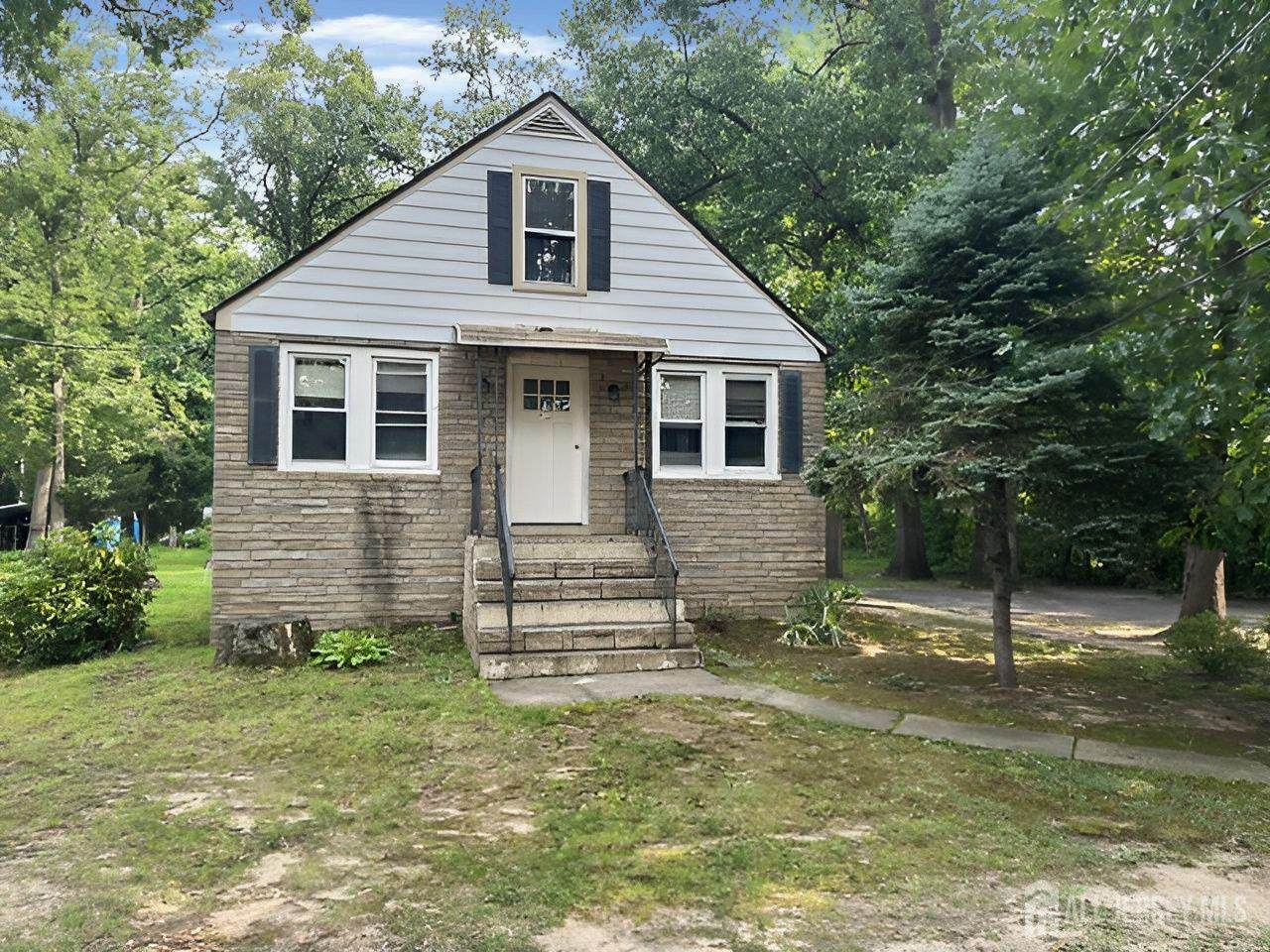 268 Sloan Avenue - Photo 1