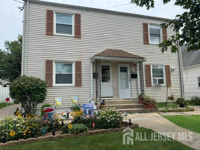 582 Garden Avenue - Photo 1