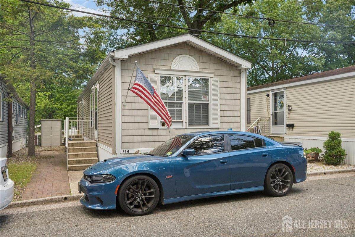 2505-Tri 36M Woodbridge Avenue - Photo 1