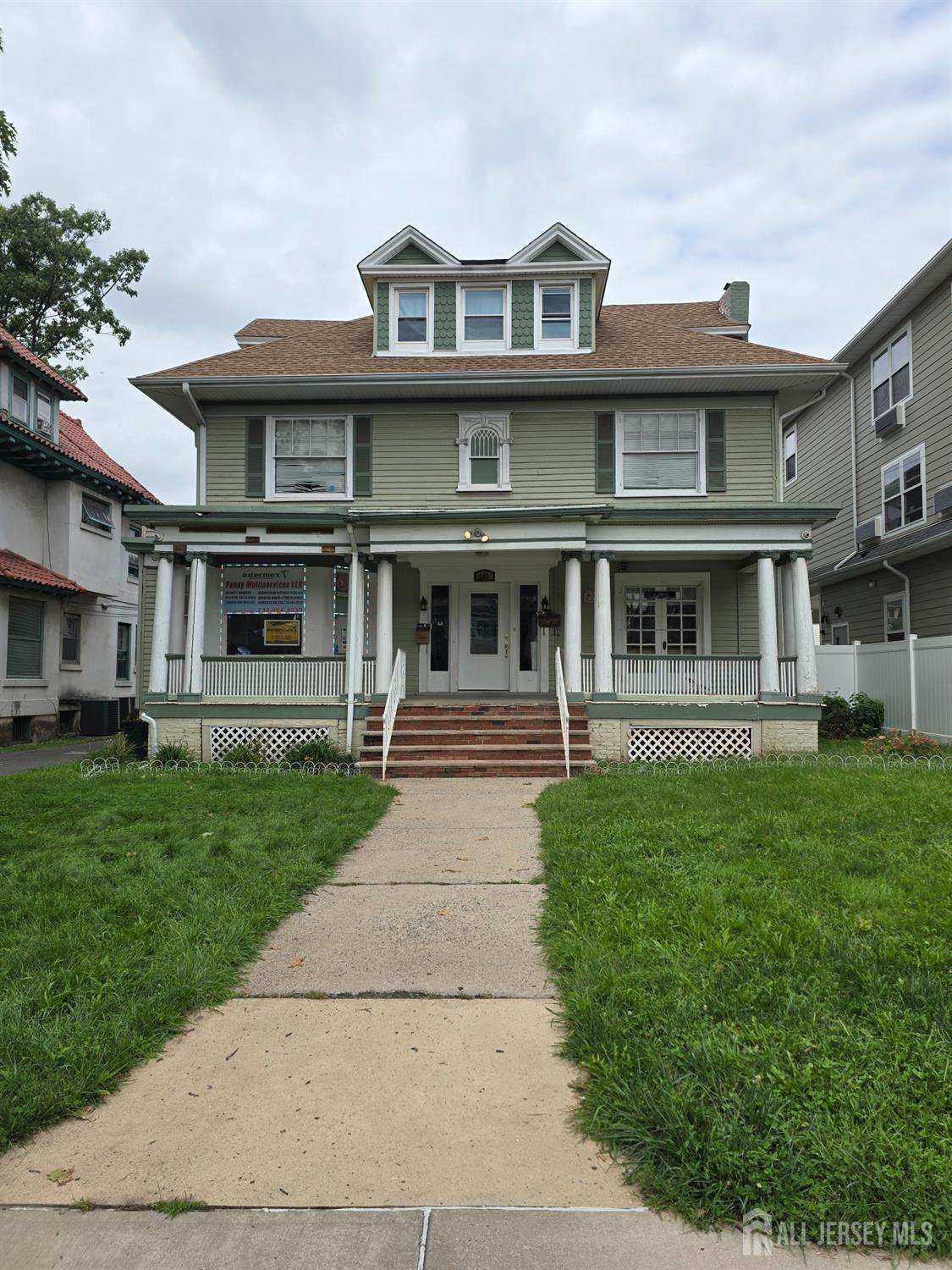 253 Livingston Avenue - Photo 1