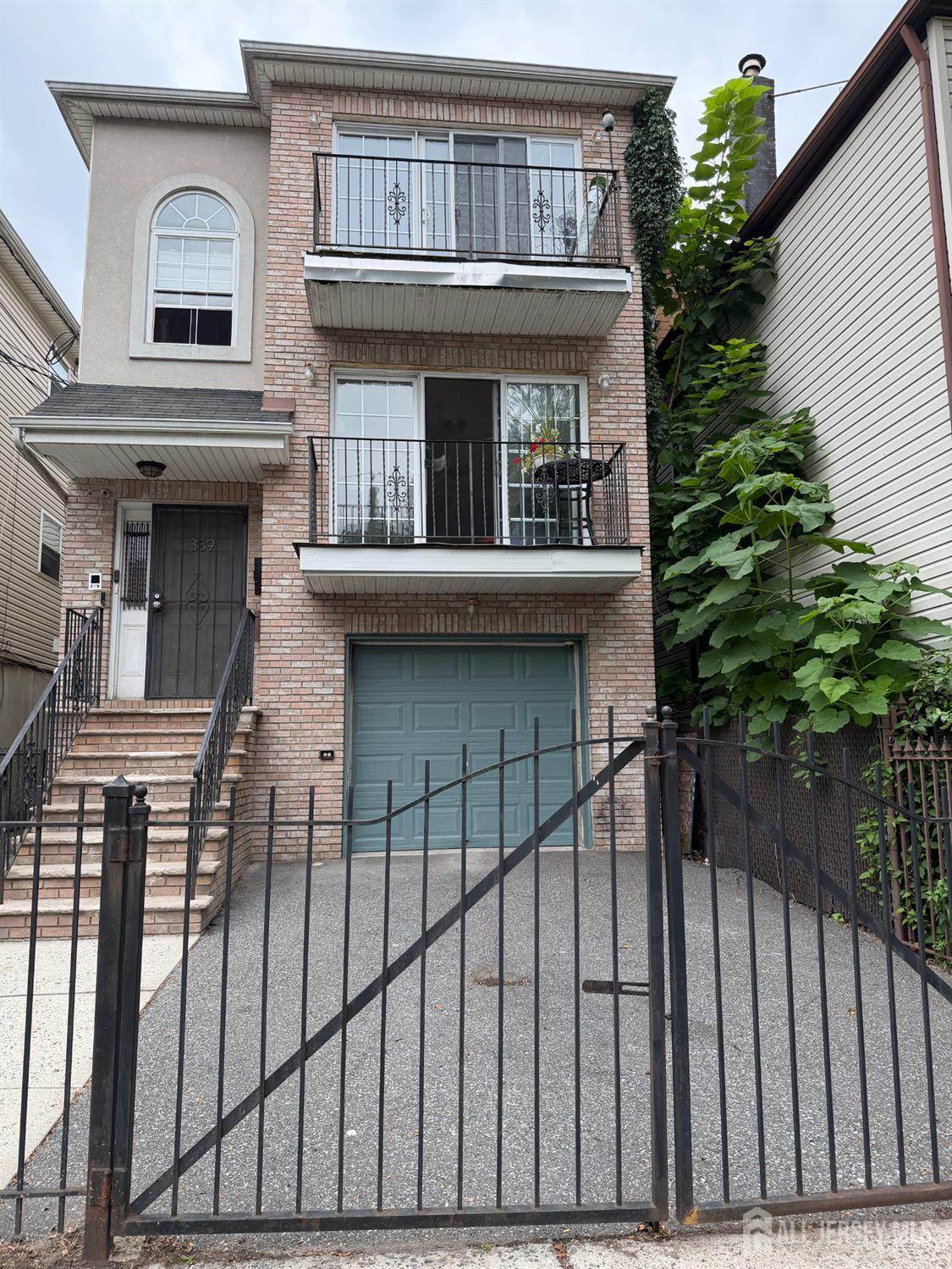 389 21st Street - Photo 1