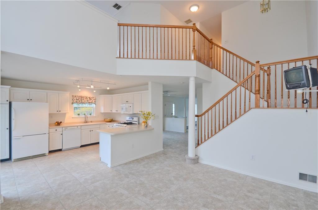 201 Somerset Court - Photo 1