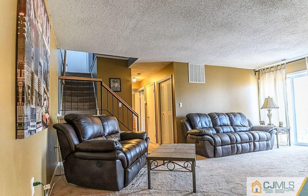 26 Farnham Square - Photo 1