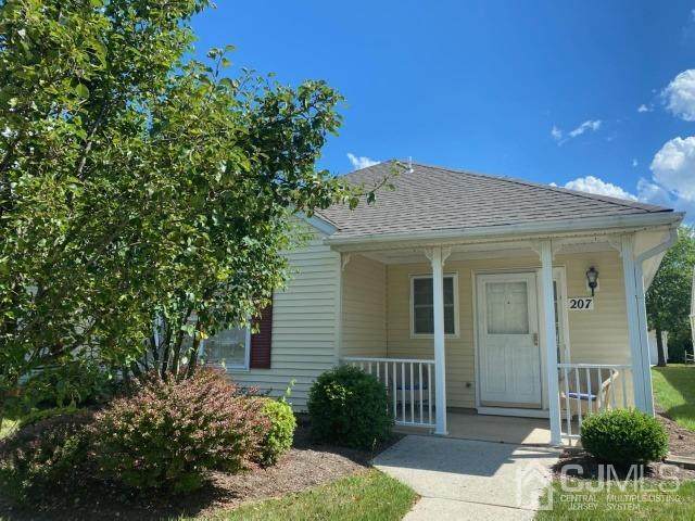 207 Pondview Boulevard - Photo 1