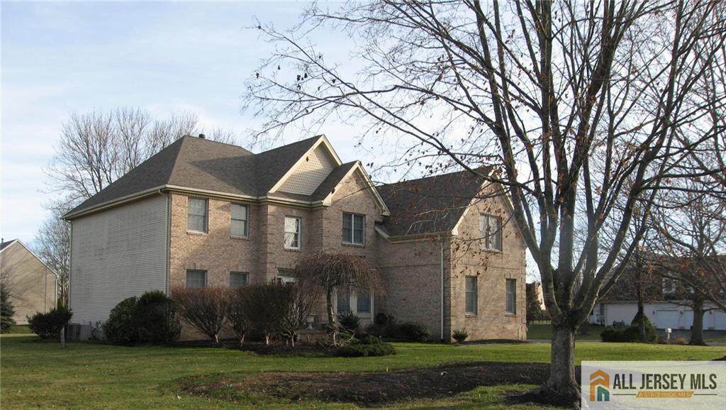 2 Colonial Court - Photo 1