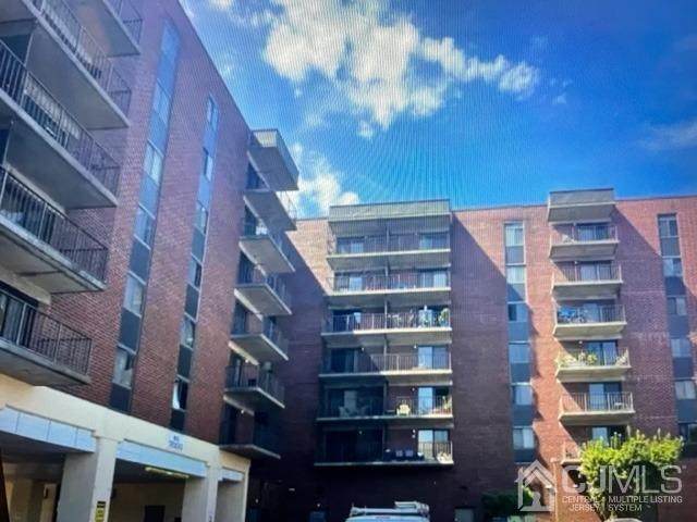10 N. Wood Avenue - Photo 1