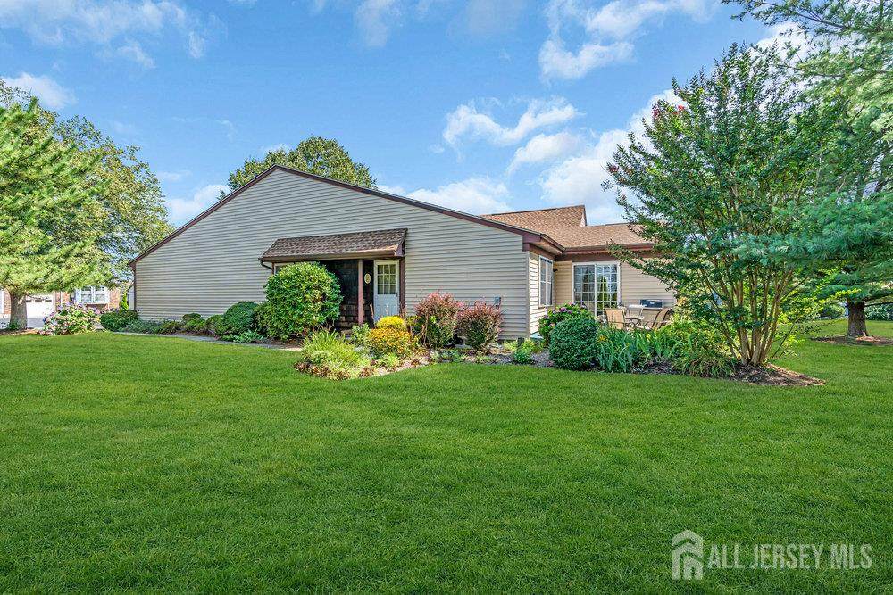 8 Ethan Allen Drive - Photo 1