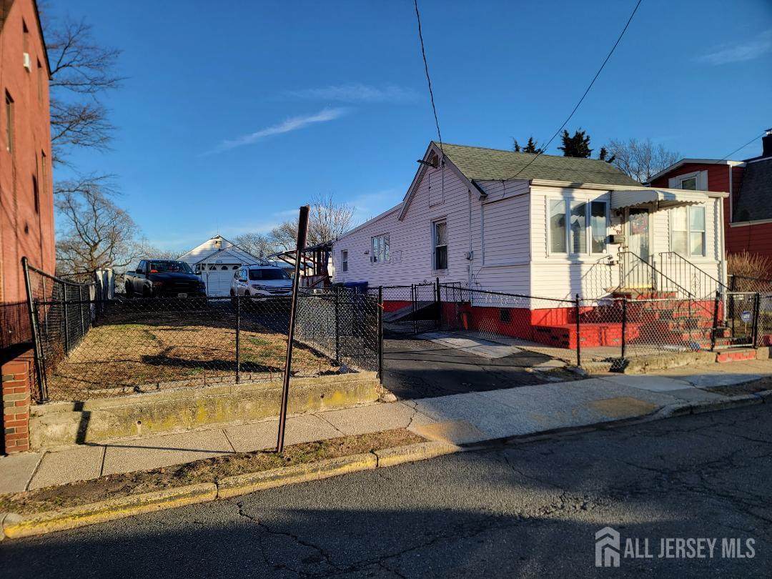 720 Mary Street - Photo 1