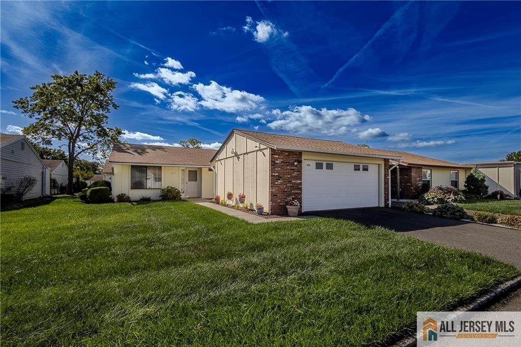 30 Larch Plaza - Photo 1